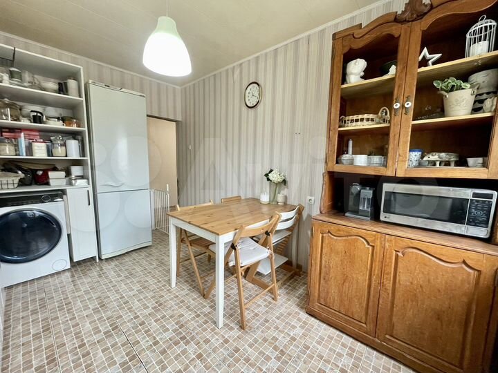 4-к. квартира, 74 м², 1/9 эт.