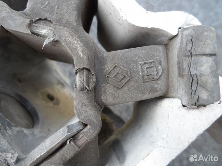Опора двс правая Renault Logan 05-13