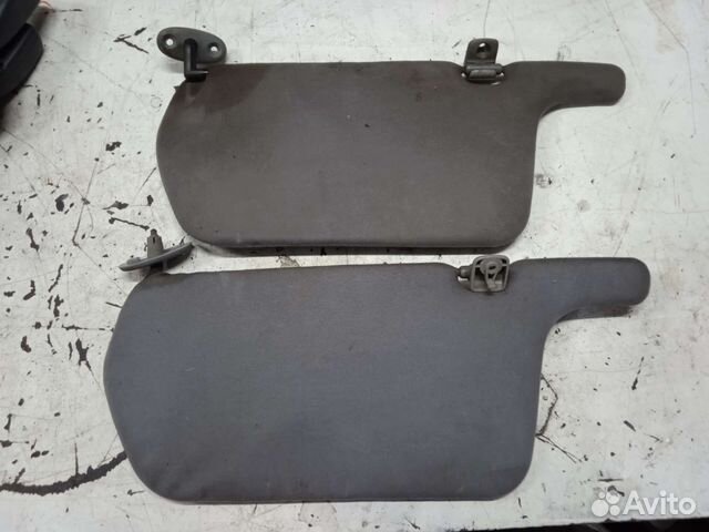 Солнцезащитный козырек правый Nissan Sunny