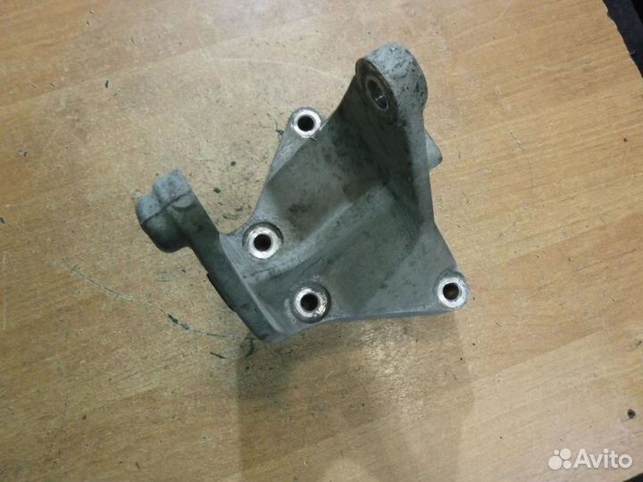 Кронштейн опоры двигателя Acura MDX