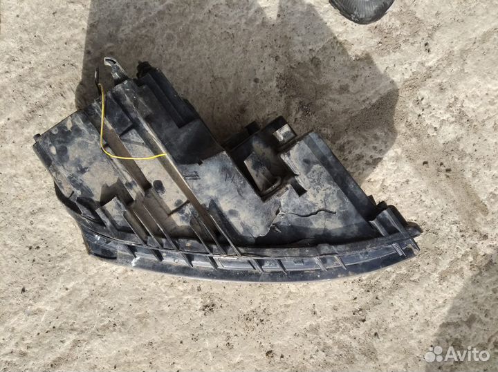 Фара левая Volkswagen Jetta