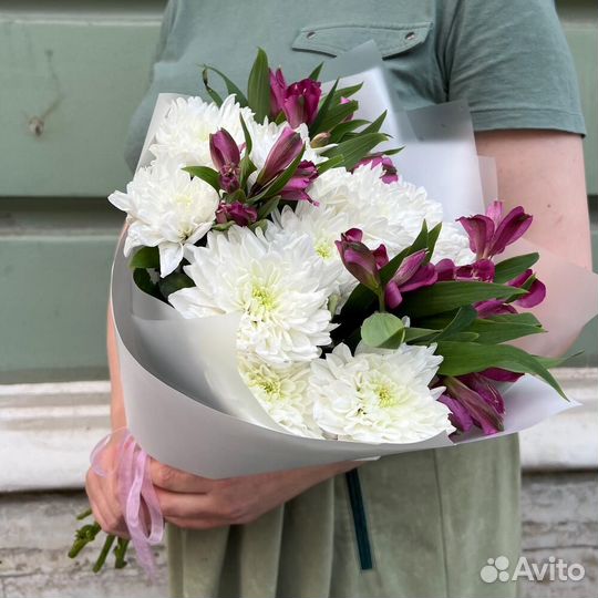 Букет к 1 сентября из альстромерий и хризантем