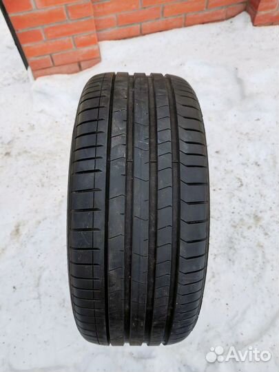 Pirelli P Zero 275/40 R21 и 315/35 R21 107Y