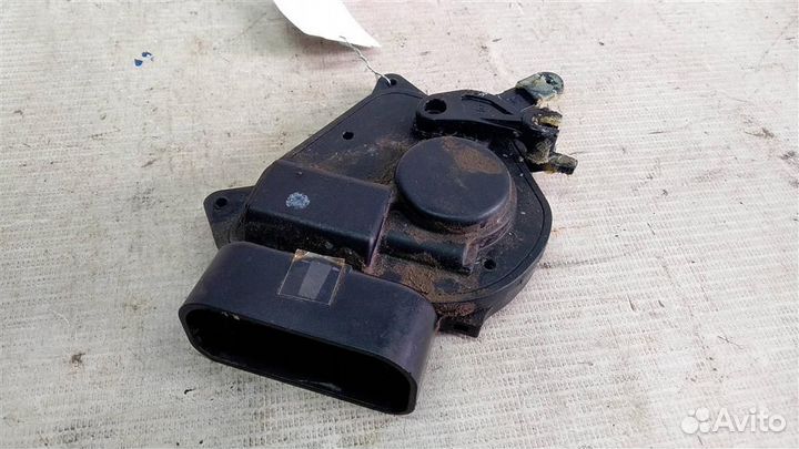 Электропривод замка двери передней левой Toyota