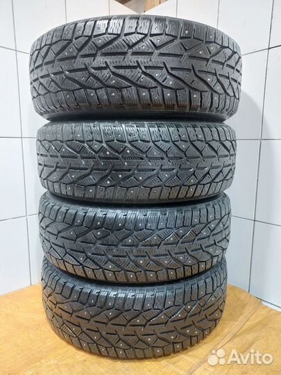 Kormoran SUV Stud 215/65 R16 102T