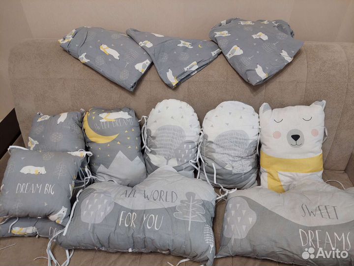 Комплект бортиков в детскую кроватку + белье