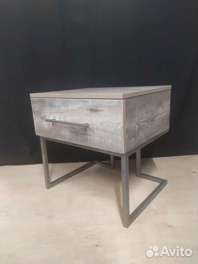 Тумбочка прикроватная