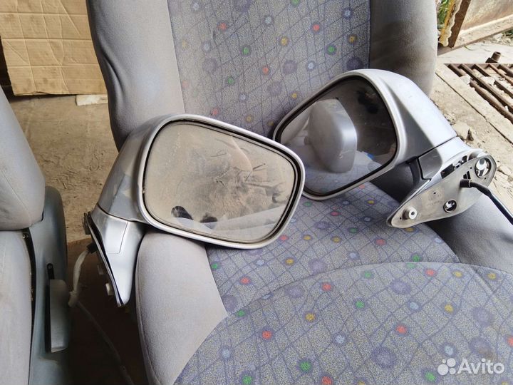 Боковое зеркало на Ниссан