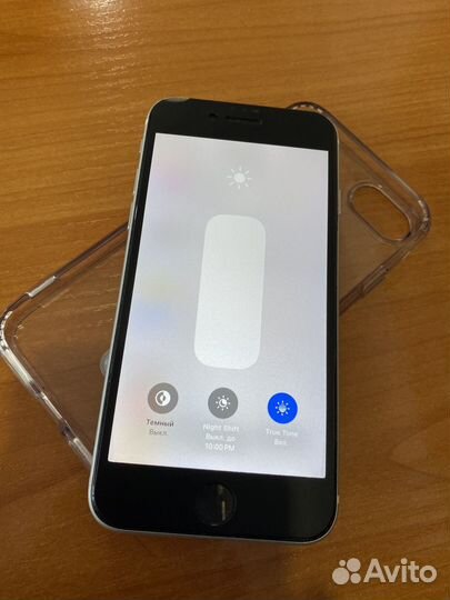iPhone SE, 64 ГБ