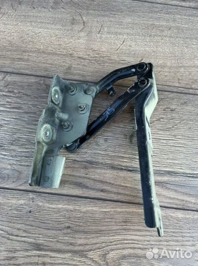 Петля капота правая Opel Astra GTC 1.4 2012