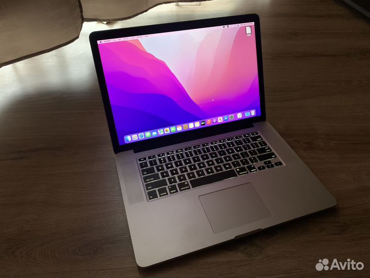 Macbook pro 15 2015 i7 16gb 512gb r9