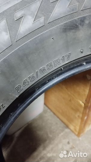 Bridgestone Blizzak Spike-01 245/65 R17