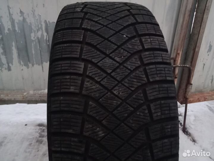 Pirelli Ice Zero 245/45 R18