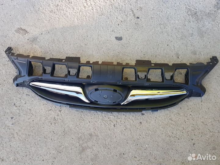 Решетка радиатора с хромом Solaris I 2014-2016