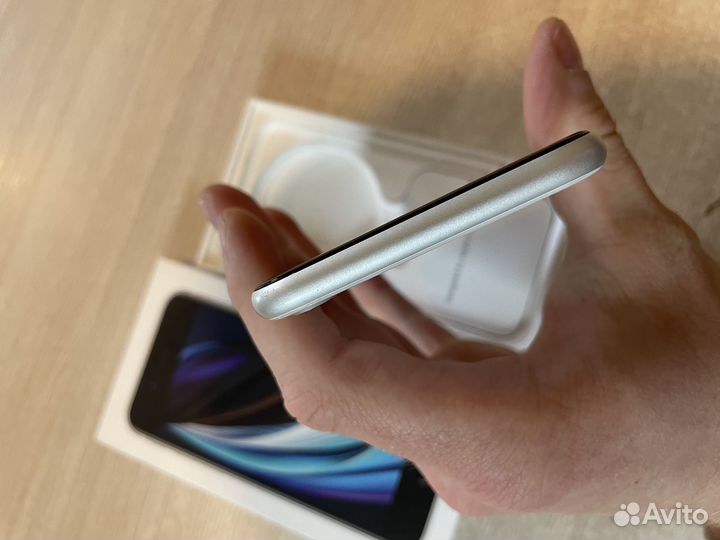 iPhone SE, 64 ГБ