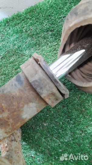 Амортизатор передний правый Nissan Almera N16 1.8