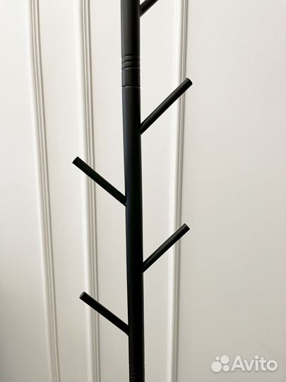 Вешалка напольная черная в форме дерева