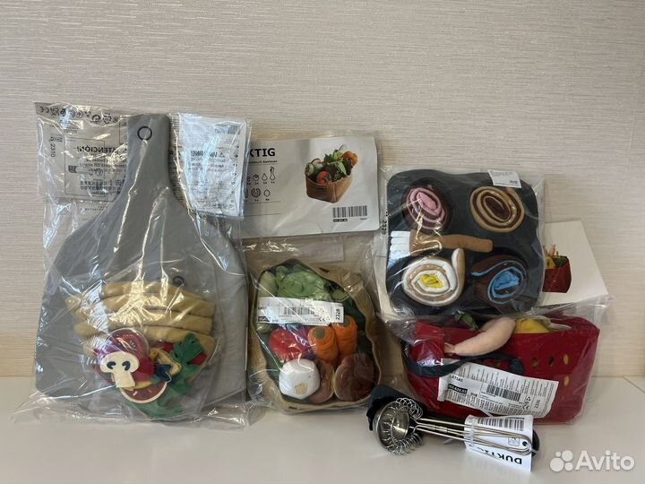 Овощи, пицца, продукты в корзине IKEA