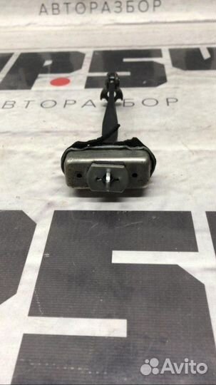 Ограничитель двери задний левый Nissan Patrol Y62