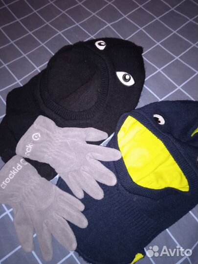 Шапка-шлем на мальчика 5-7 лет плюс перчатки