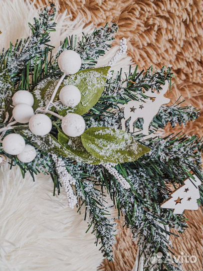 Белый новогодний венок
