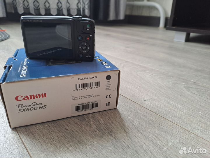 Компактный фотоаппарат canon