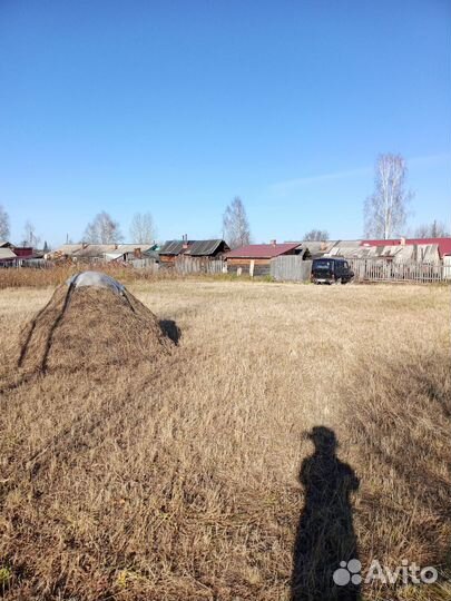 Сено стог, газон с копной