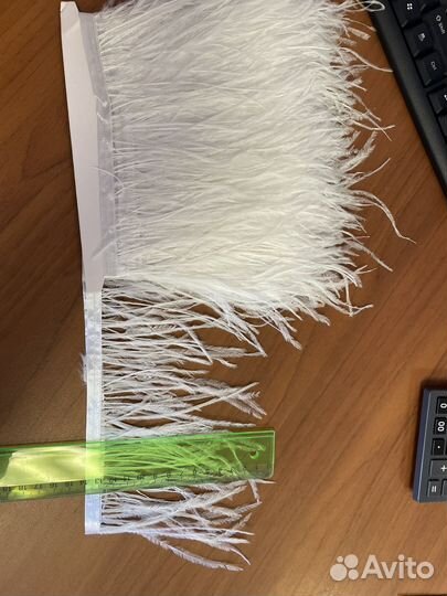 Перья страуса на ленте белые длинные