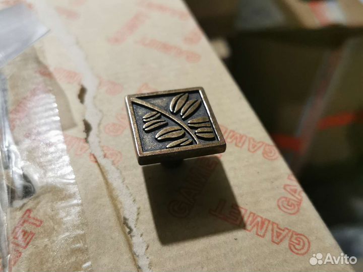 Ручка бронзовая