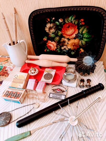 Кухонная утварь и другие предметы из эпохи СССР