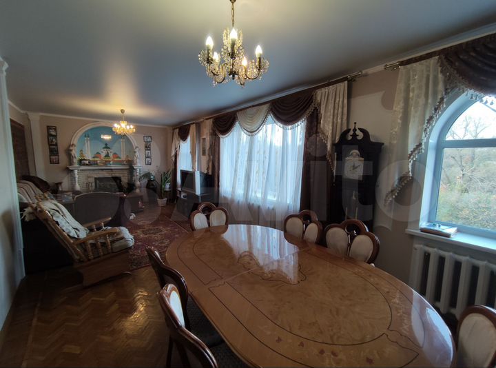 Дом 204,8 м² на участке 18,8 сот.