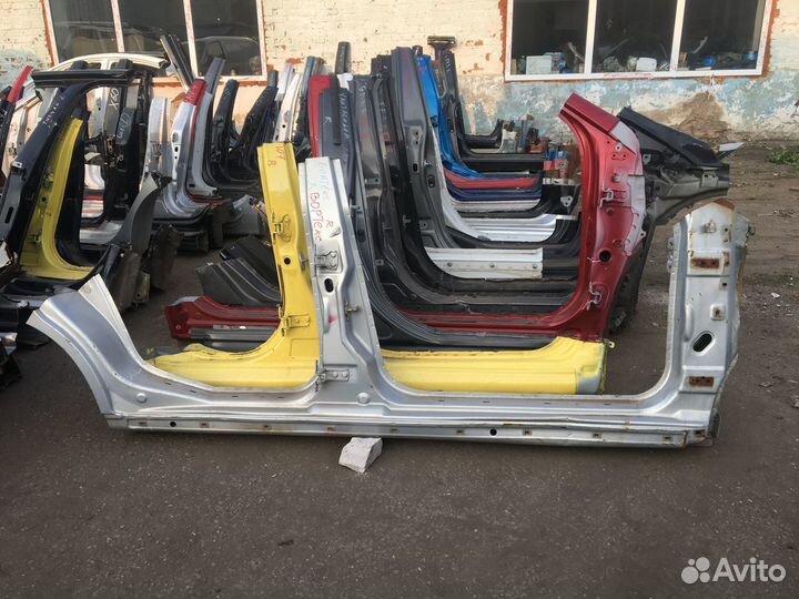 Порог правый со стойками Vortex Estina