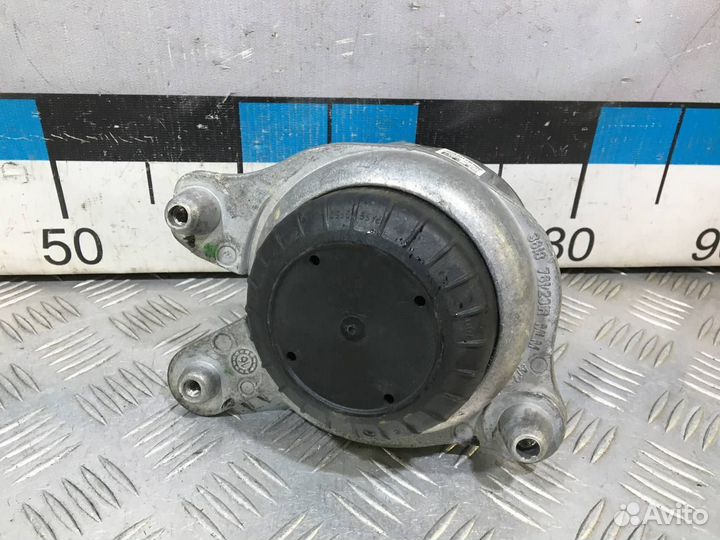 Б/У Опора двигателя правая W213#001