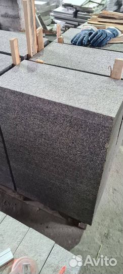 Гранитная плитка полированная Цветок Урала