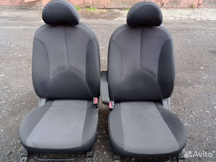 Сиденья от иномарки откидные универсальные