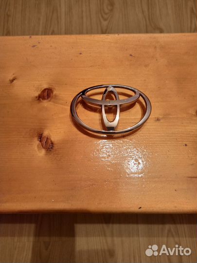 Эмблема Toyota