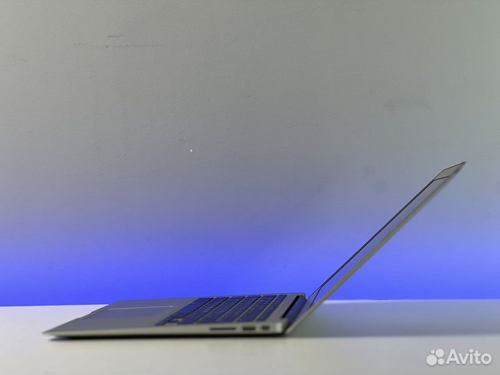 MacBook Air 13” 2017 Core i5 8g озу SSD диск