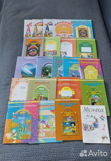 Продам учебники и рабочие тетради (2 класс)