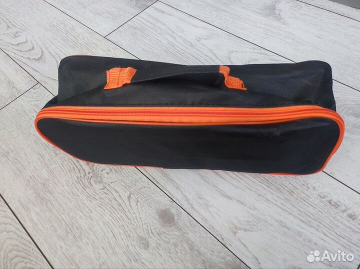 Автомобильный пылесо