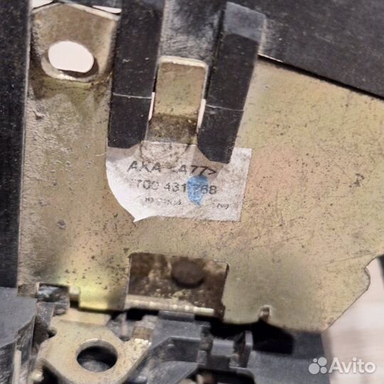 Замок двери задний правый Renault Symbol 1