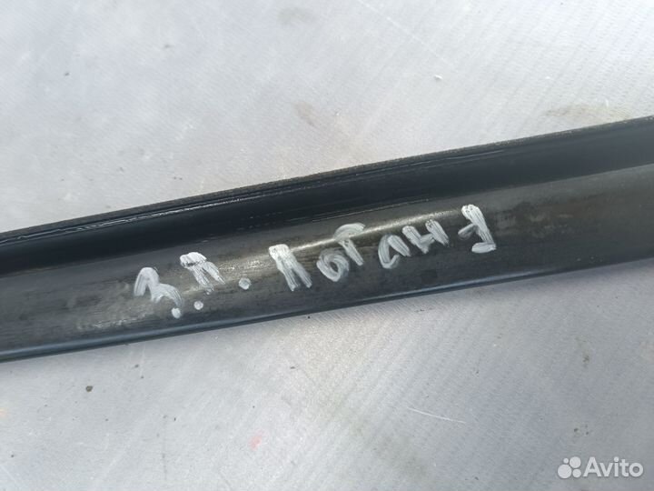 Бархотка задней левой двери Renault Logan 1