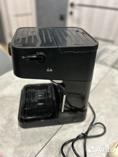 Кофеварка рожковая DeLonghi EC 230.BK черный