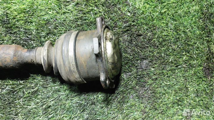 Привод передний левый Volkswagen Passat