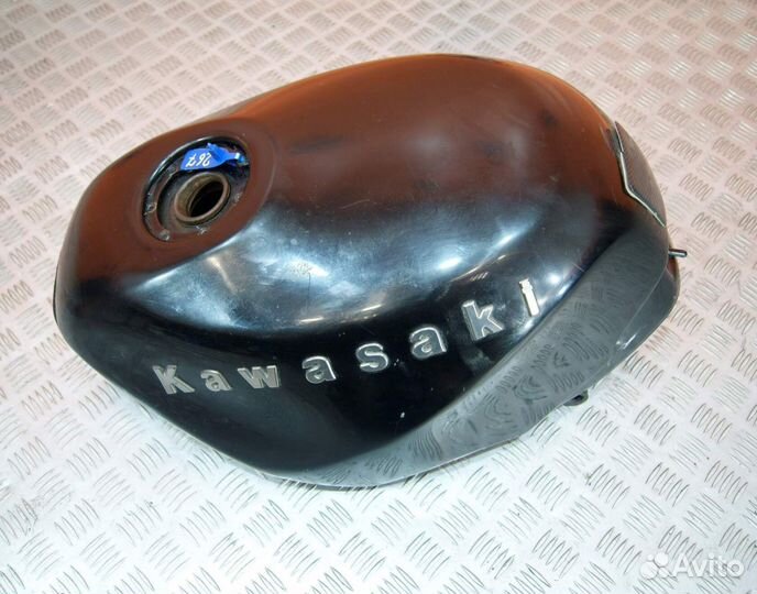 Бензобак Kawasaki ZZR400-1