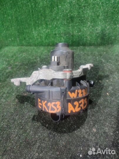 Насос продувки катализатора Mercedes S-Class W221