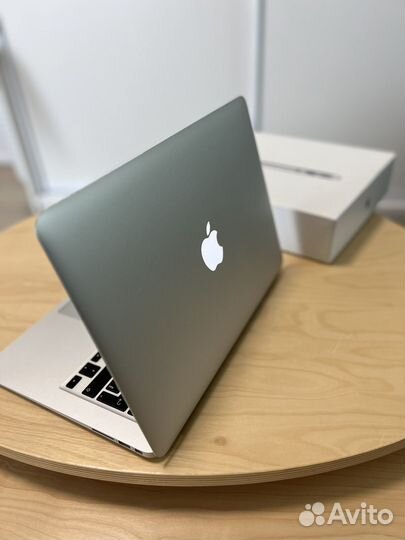 Apple MacBook air 13 2015 отличный