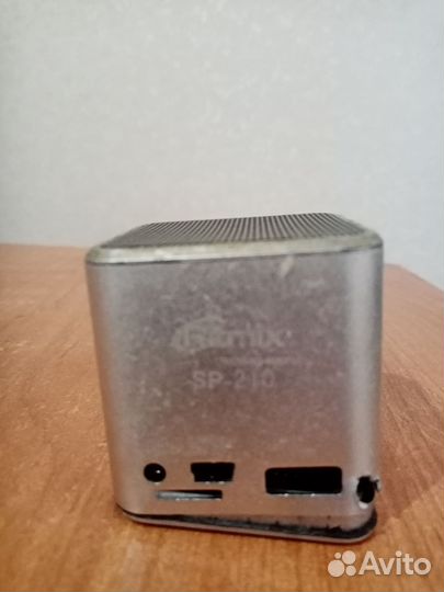 Мини колонка Ritmix SP-210. Полурабочая