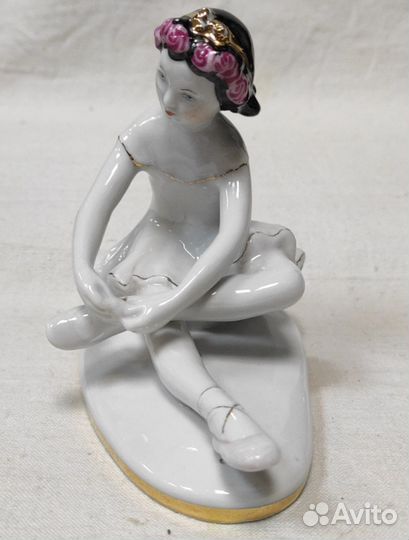 Фарфоровая статуэтка 