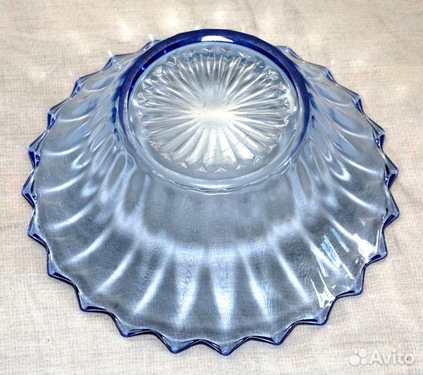 Посуда из цветного и белого стекла. Вазы СССР