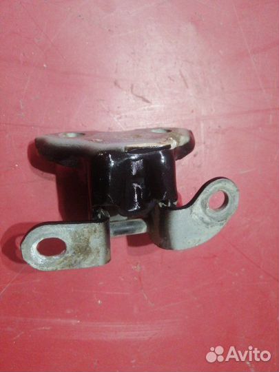 Петля двери задняя правая Toyota Camry XV40 2grfe